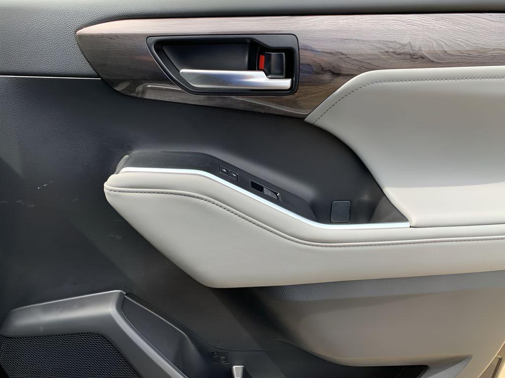 new 2025 Toyota Highlander car, priced at $50,760