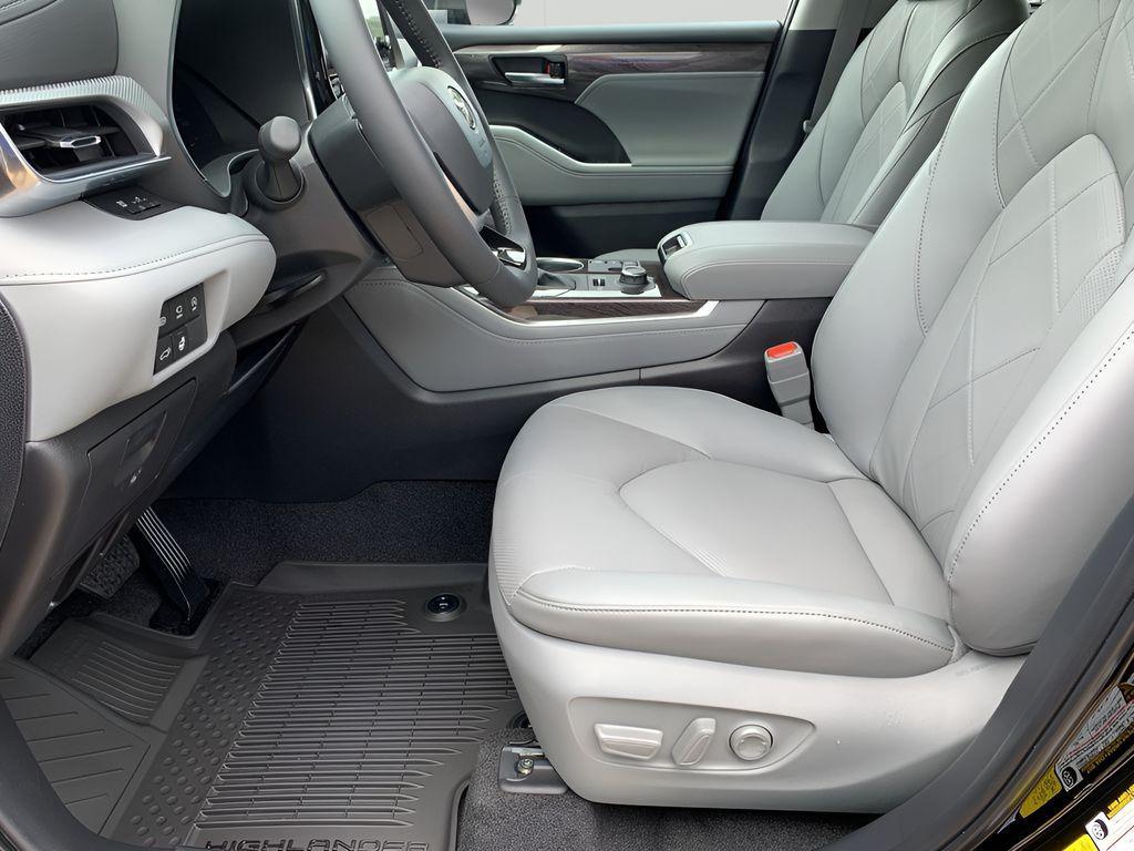 new 2025 Toyota Highlander car, priced at $50,760
