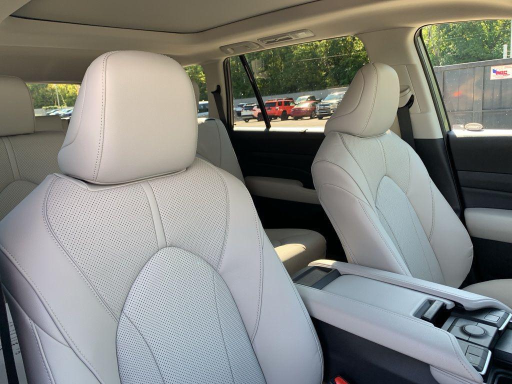new 2025 Toyota Grand Highlander car, priced at $53,065