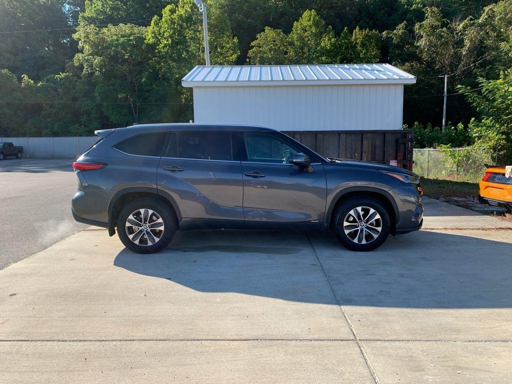 used 2022 Toyota Highlander Hybrid car, priced at $35,588