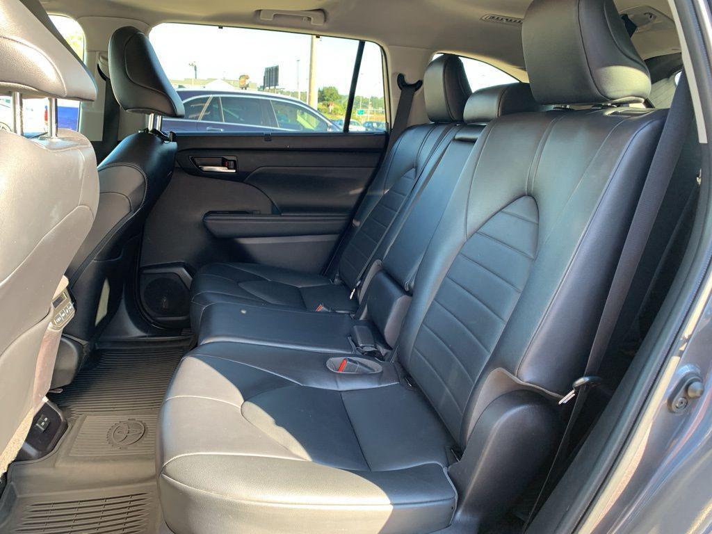used 2022 Toyota Highlander Hybrid car, priced at $35,588