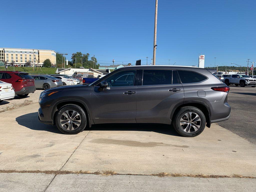 used 2022 Toyota Highlander Hybrid car, priced at $35,588