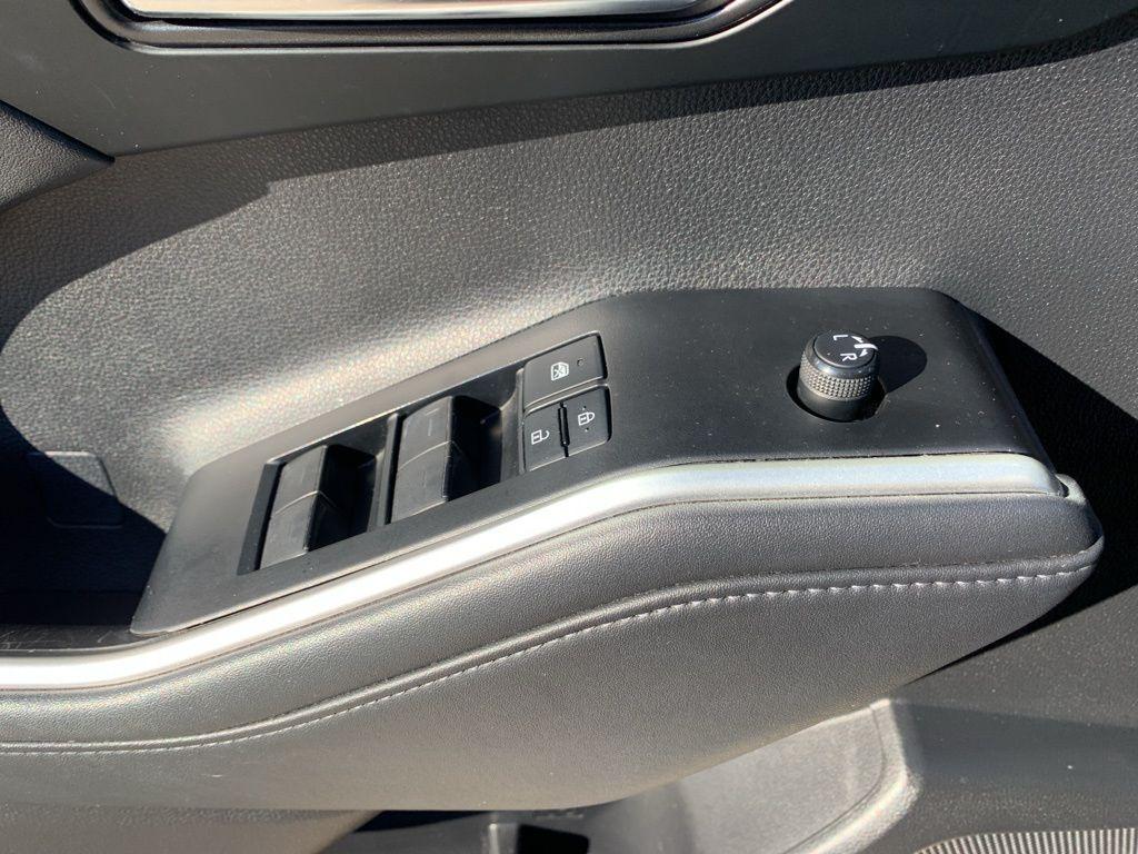 used 2022 Toyota Highlander Hybrid car, priced at $35,588