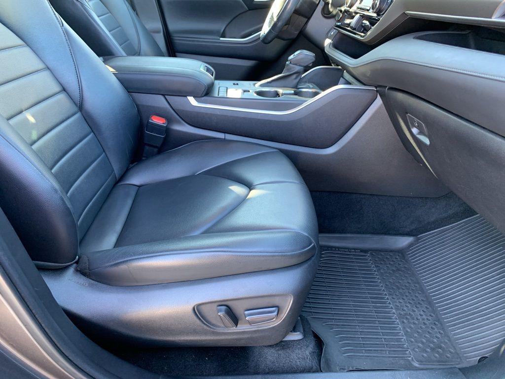 used 2022 Toyota Highlander Hybrid car, priced at $35,588