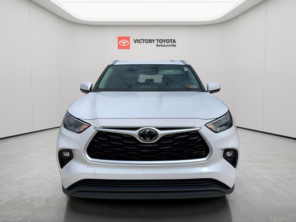 used 2022 Toyota Highlander car, priced at $33,988
