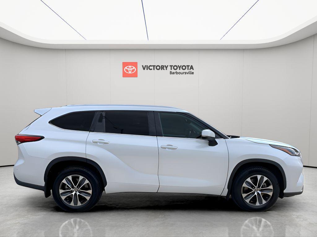 used 2022 Toyota Highlander car, priced at $33,988