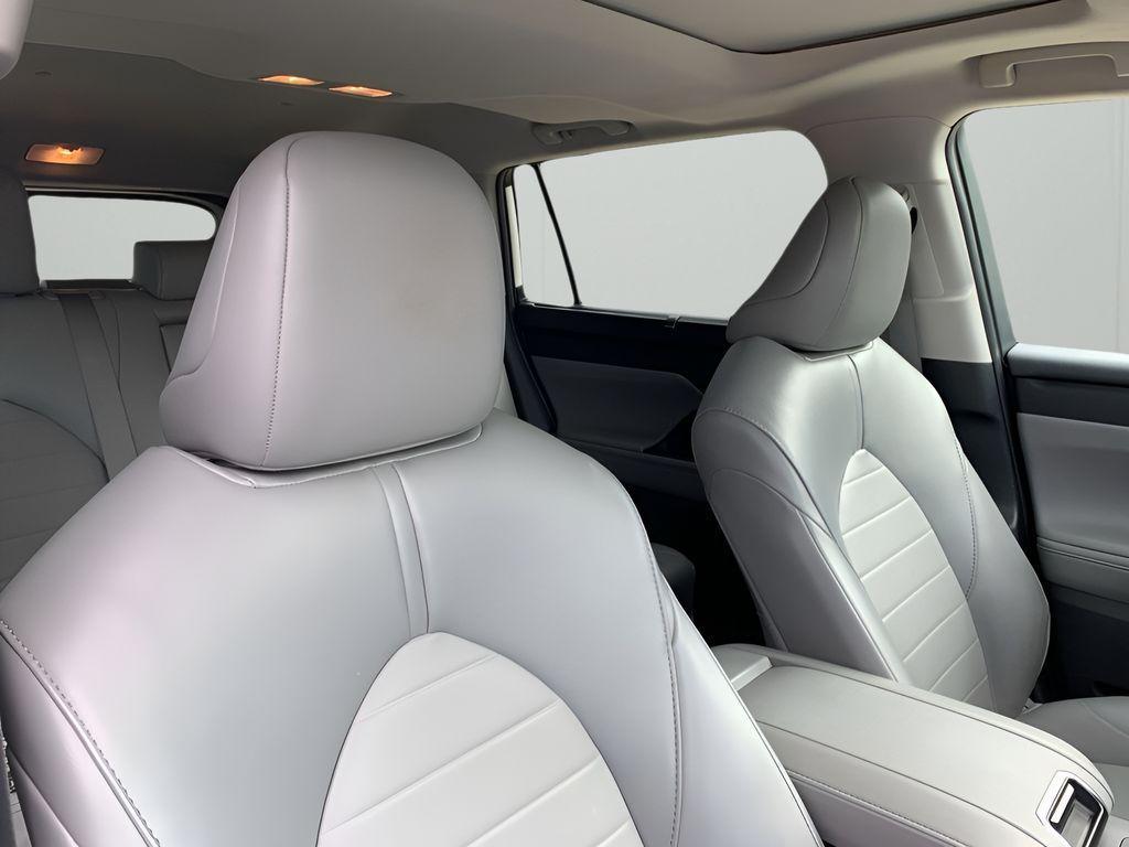 used 2022 Toyota Highlander car, priced at $33,988