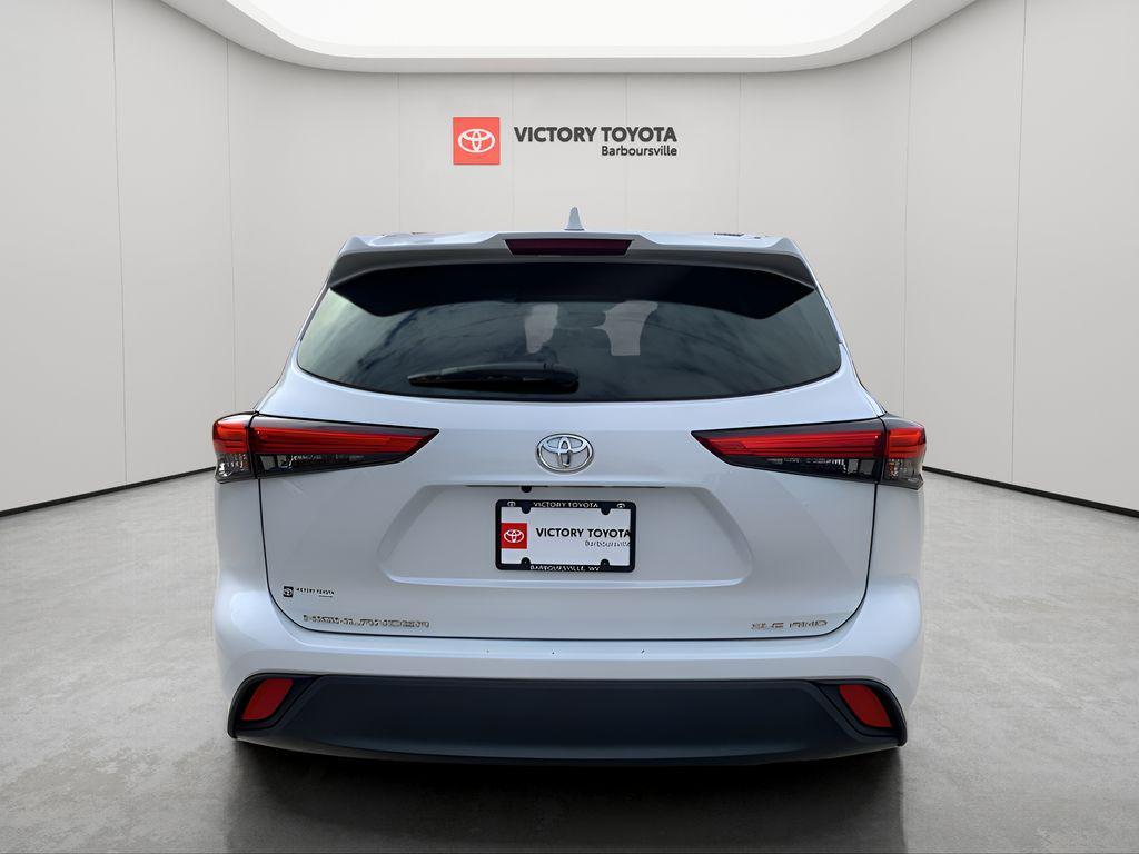 used 2022 Toyota Highlander car, priced at $33,988