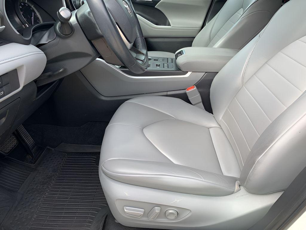 used 2022 Toyota Highlander car, priced at $33,988