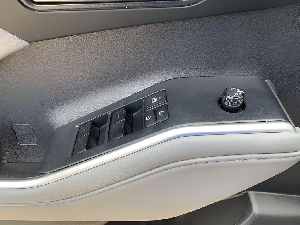 used 2022 Toyota Highlander car, priced at $33,988