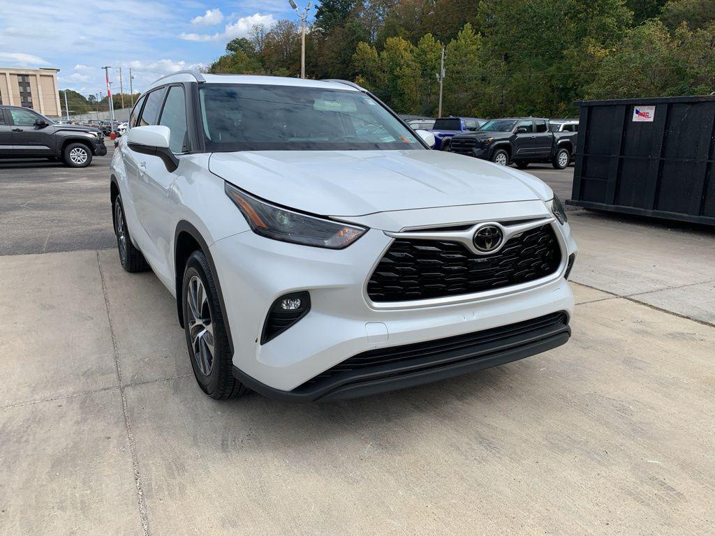 used 2022 Toyota Highlander car, priced at $34,988