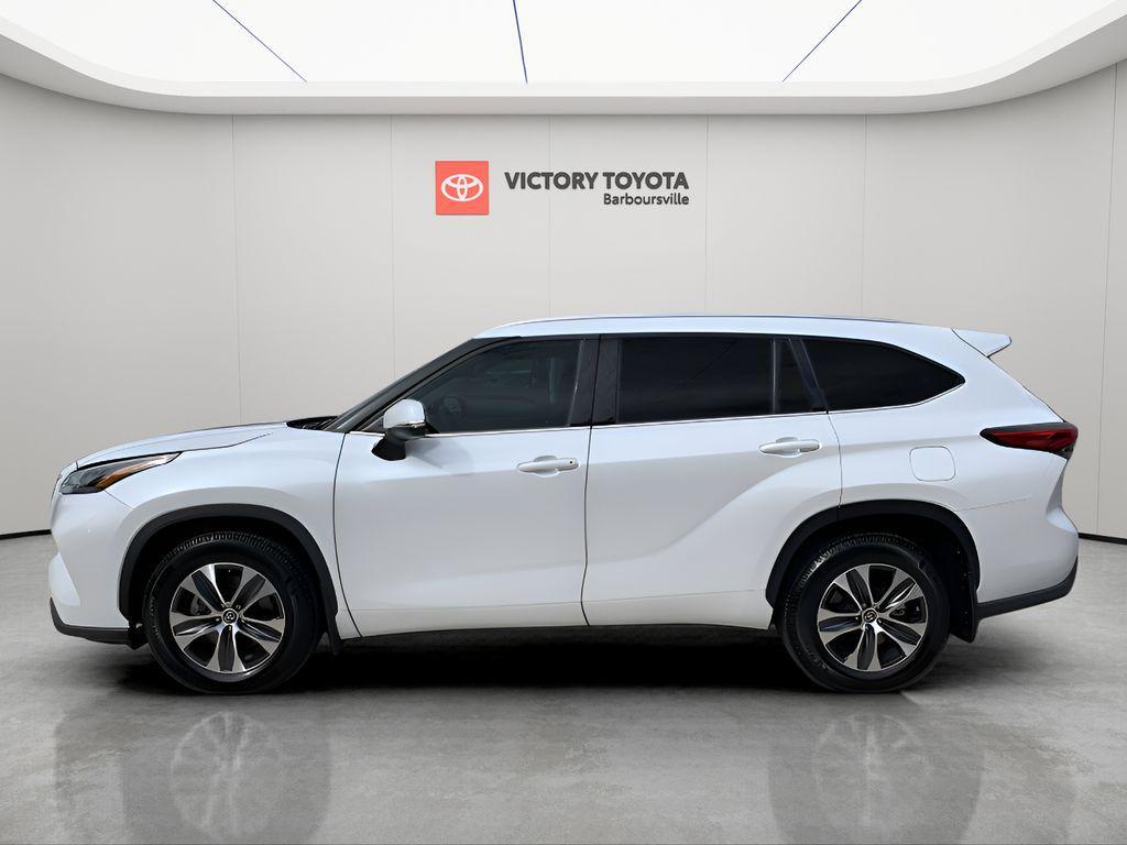 used 2022 Toyota Highlander car, priced at $33,988