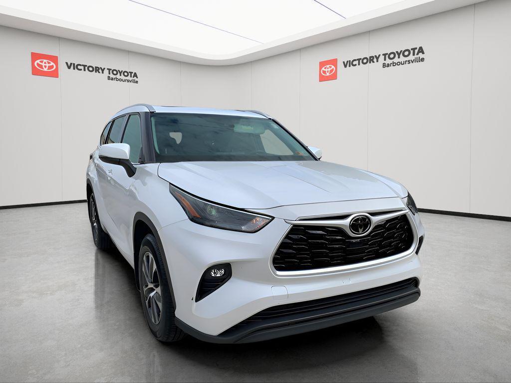 used 2022 Toyota Highlander car, priced at $33,988