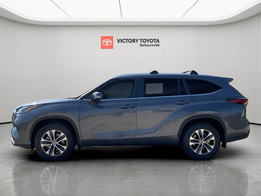 new 2025 Toyota Highlander car, priced at $45,884