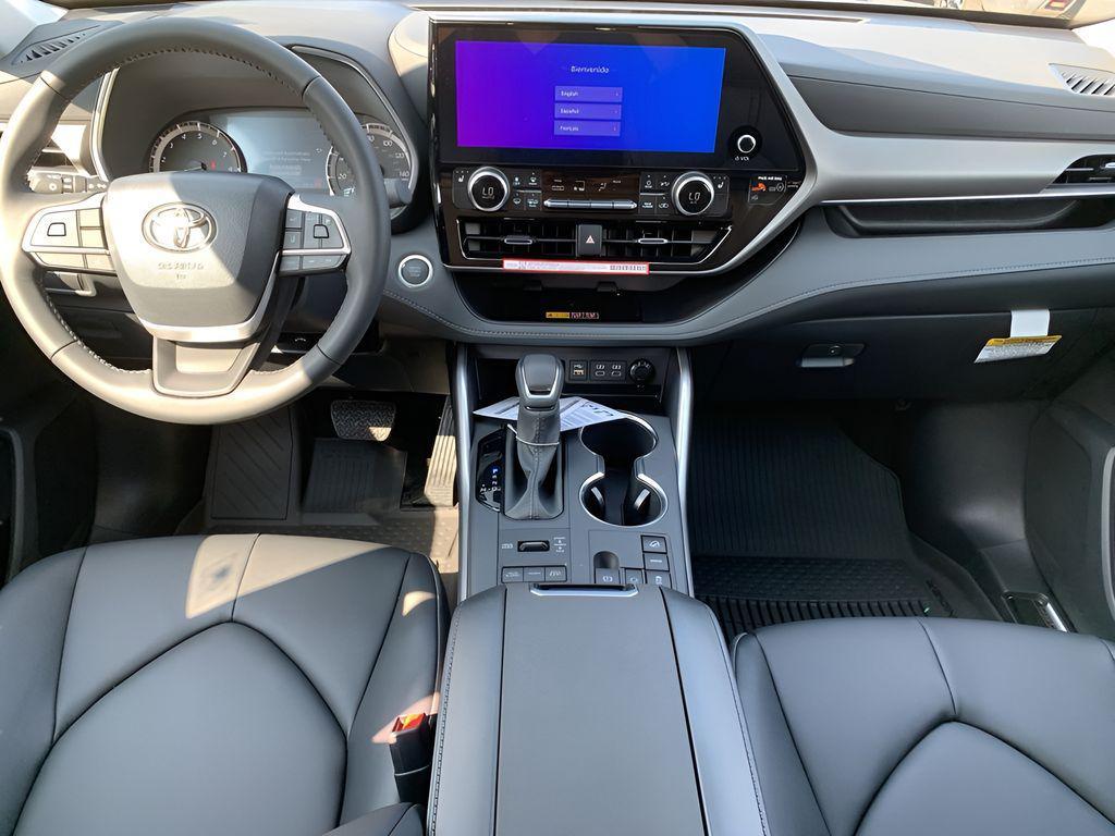 new 2025 Toyota Highlander car, priced at $45,884