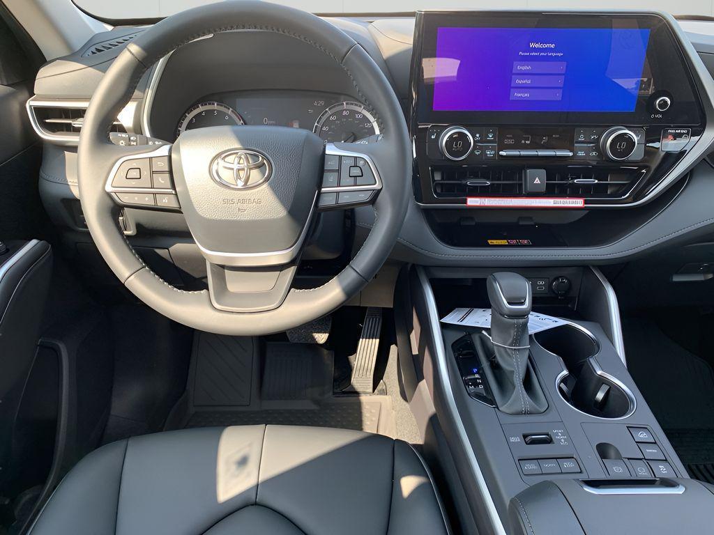 new 2025 Toyota Highlander car, priced at $45,884
