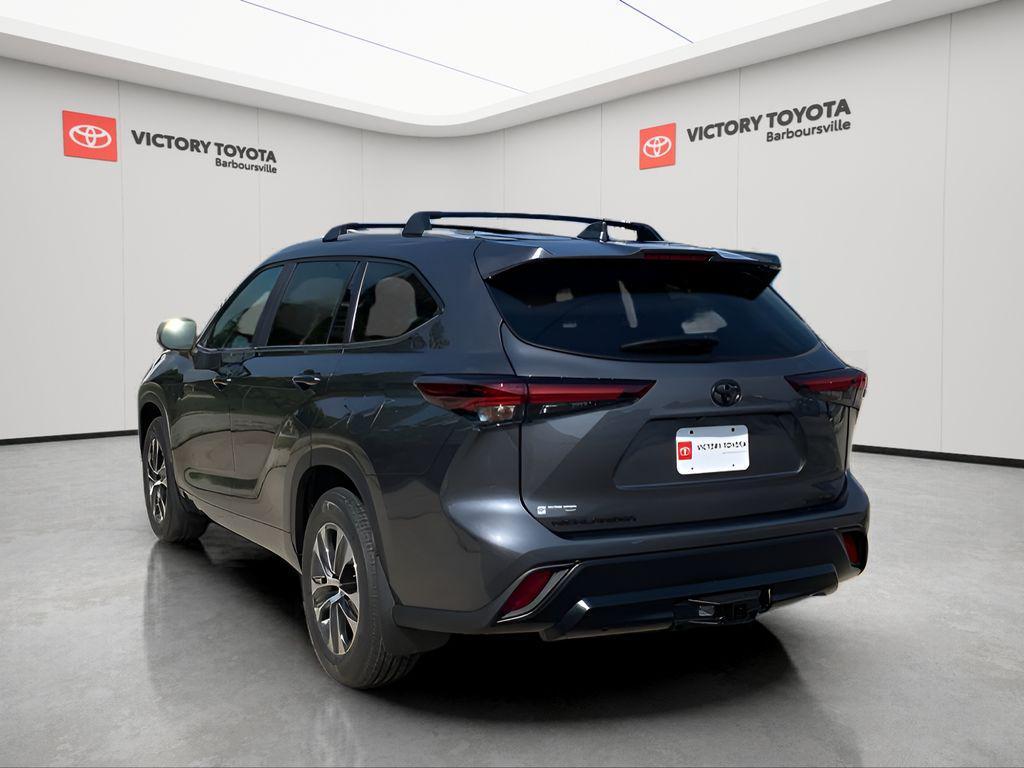new 2025 Toyota Highlander car, priced at $45,884