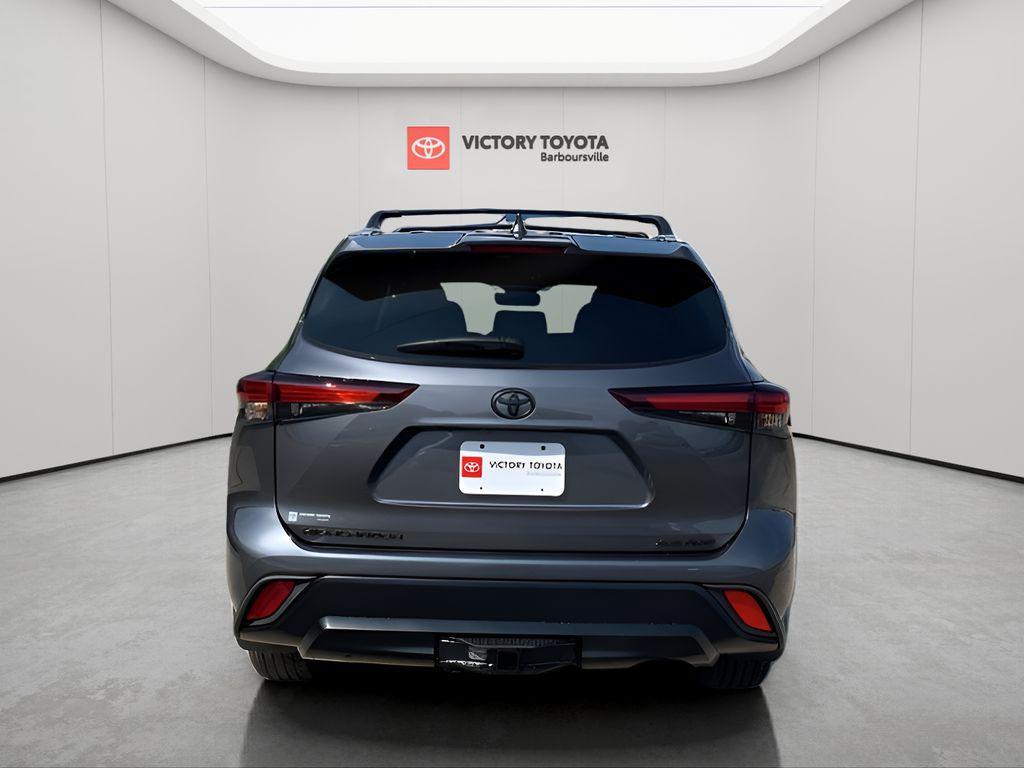 new 2025 Toyota Highlander car, priced at $45,884