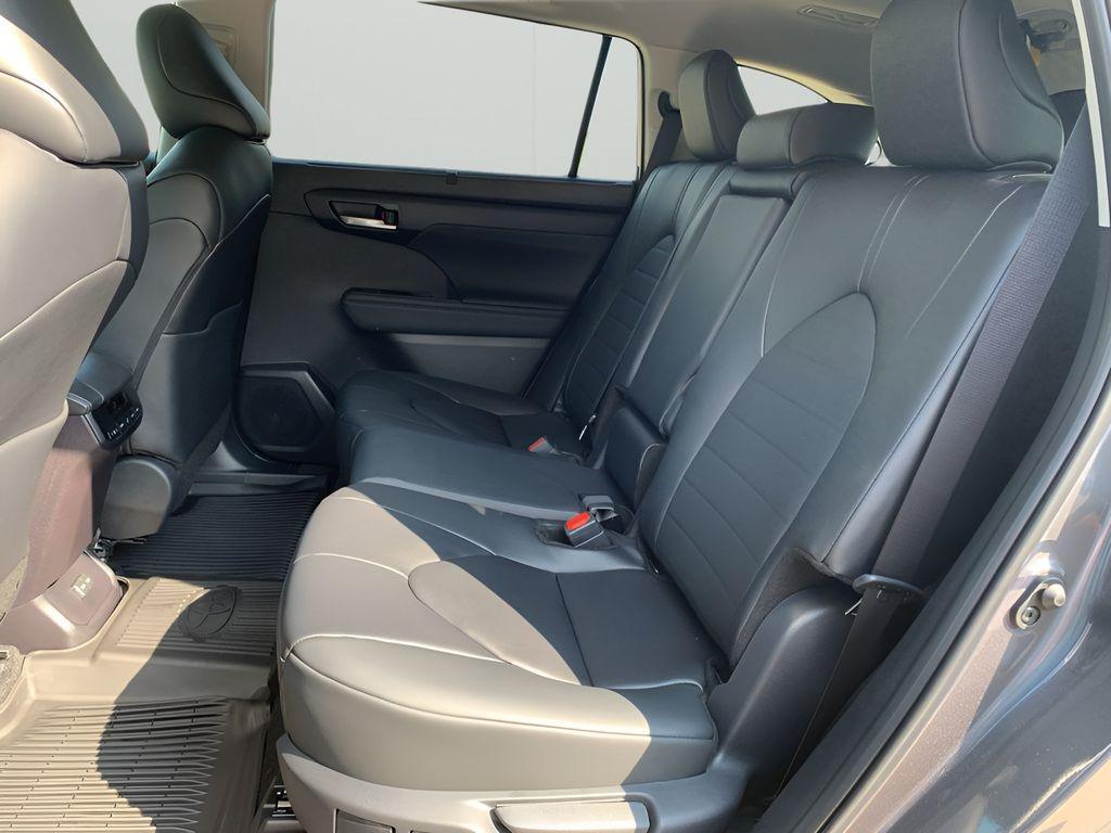 new 2025 Toyota Highlander car, priced at $45,884