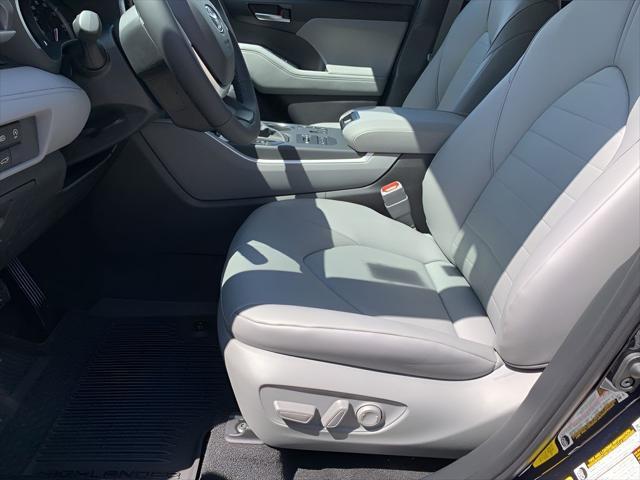 new 2025 Toyota Highlander car, priced at $47,692