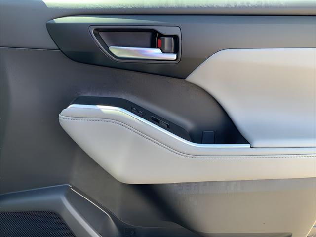 new 2025 Toyota Highlander car, priced at $47,692