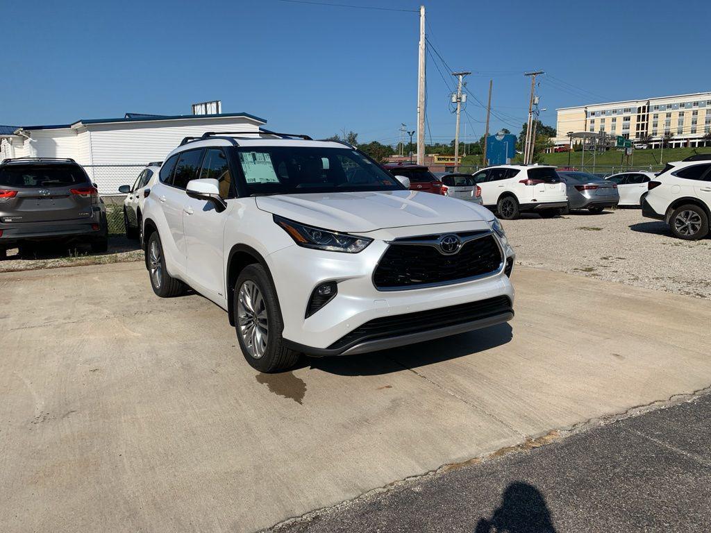 new 2025 Toyota Highlander Hybrid car, priced at $58,307