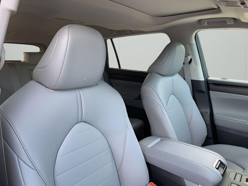new 2025 Toyota Highlander car, priced at $45,348