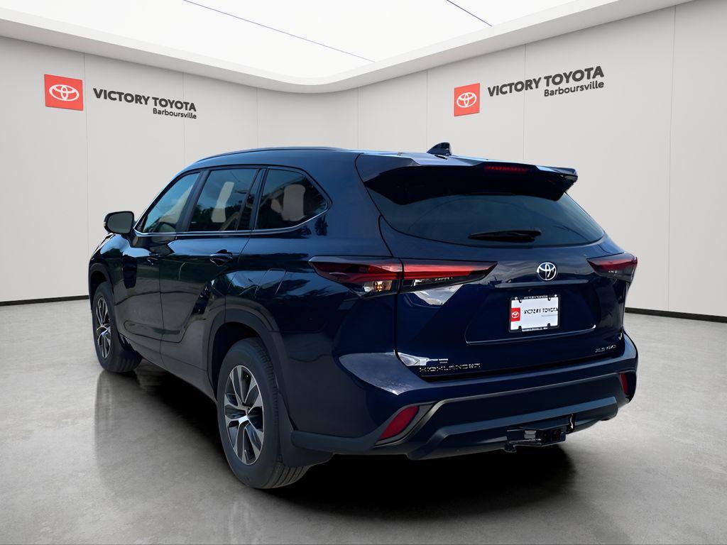 new 2025 Toyota Highlander car, priced at $45,348
