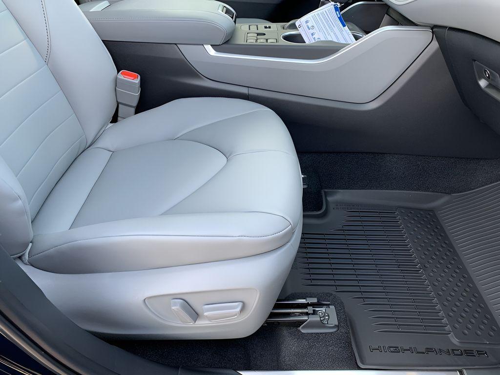 new 2025 Toyota Highlander car, priced at $45,348