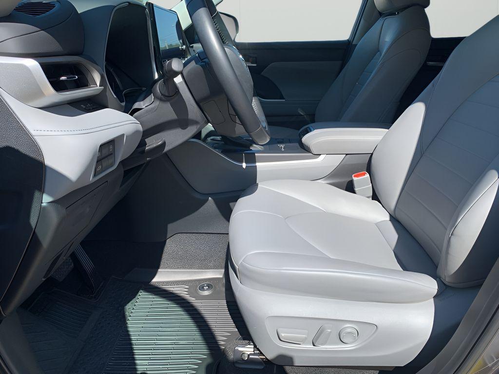 used 2023 Toyota Highlander car, priced at $35,588