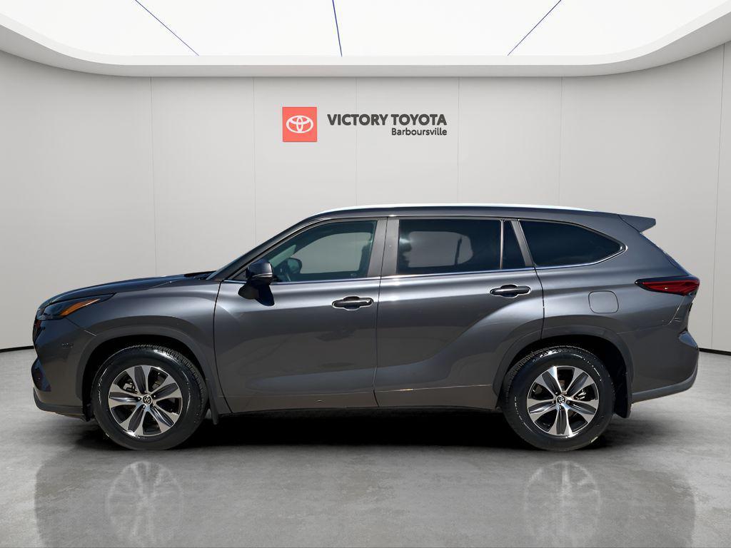 used 2023 Toyota Highlander car, priced at $35,588