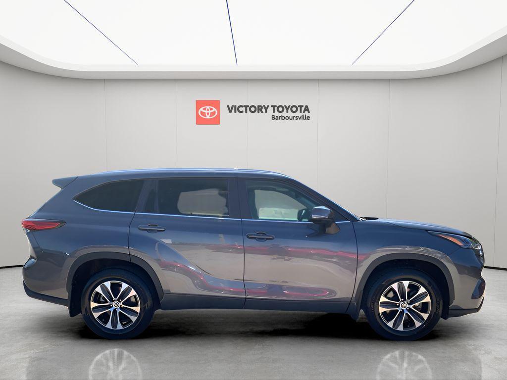 used 2023 Toyota Highlander car, priced at $35,588