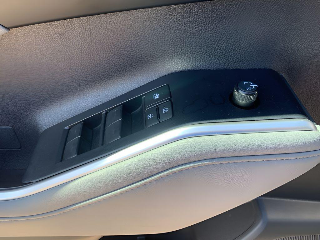 used 2023 Toyota Highlander car, priced at $35,588