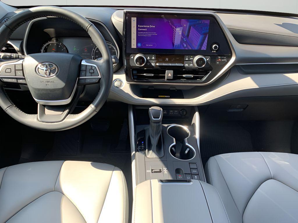 used 2023 Toyota Highlander car, priced at $35,588