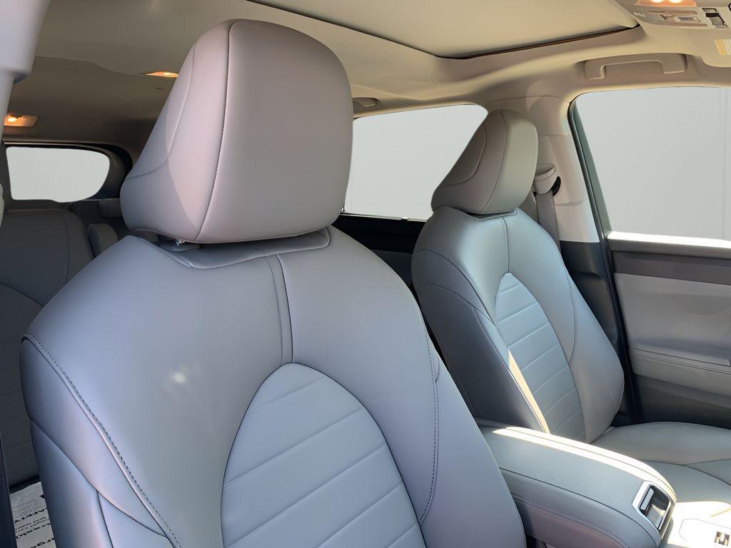 used 2023 Toyota Highlander car, priced at $35,588