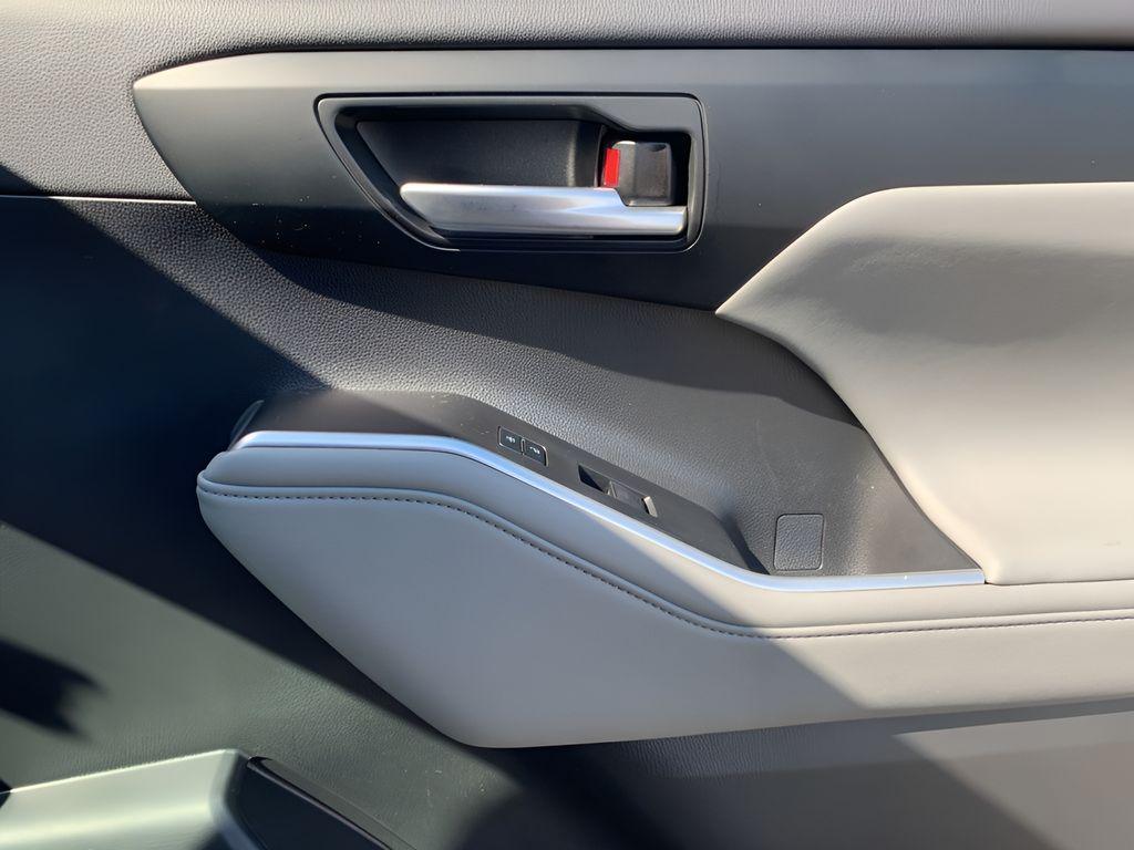 used 2023 Toyota Highlander car, priced at $35,588