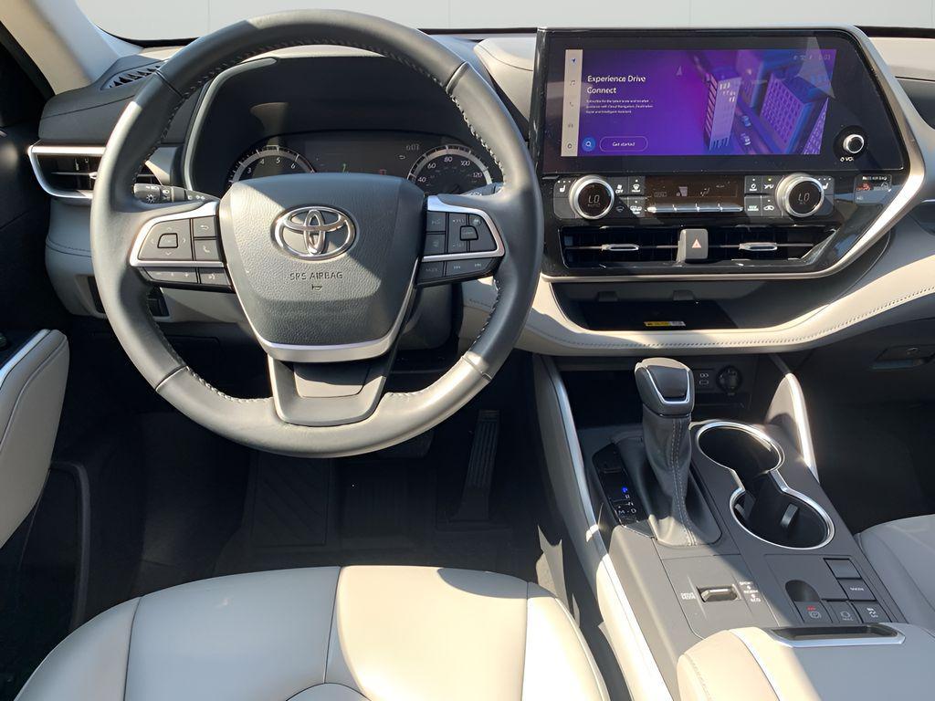 used 2023 Toyota Highlander car, priced at $35,588