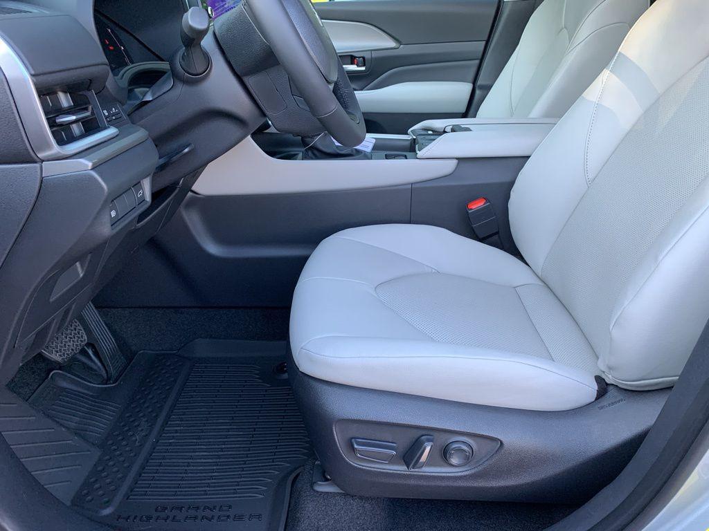 new 2025 Toyota Grand Highlander car, priced at $44,920