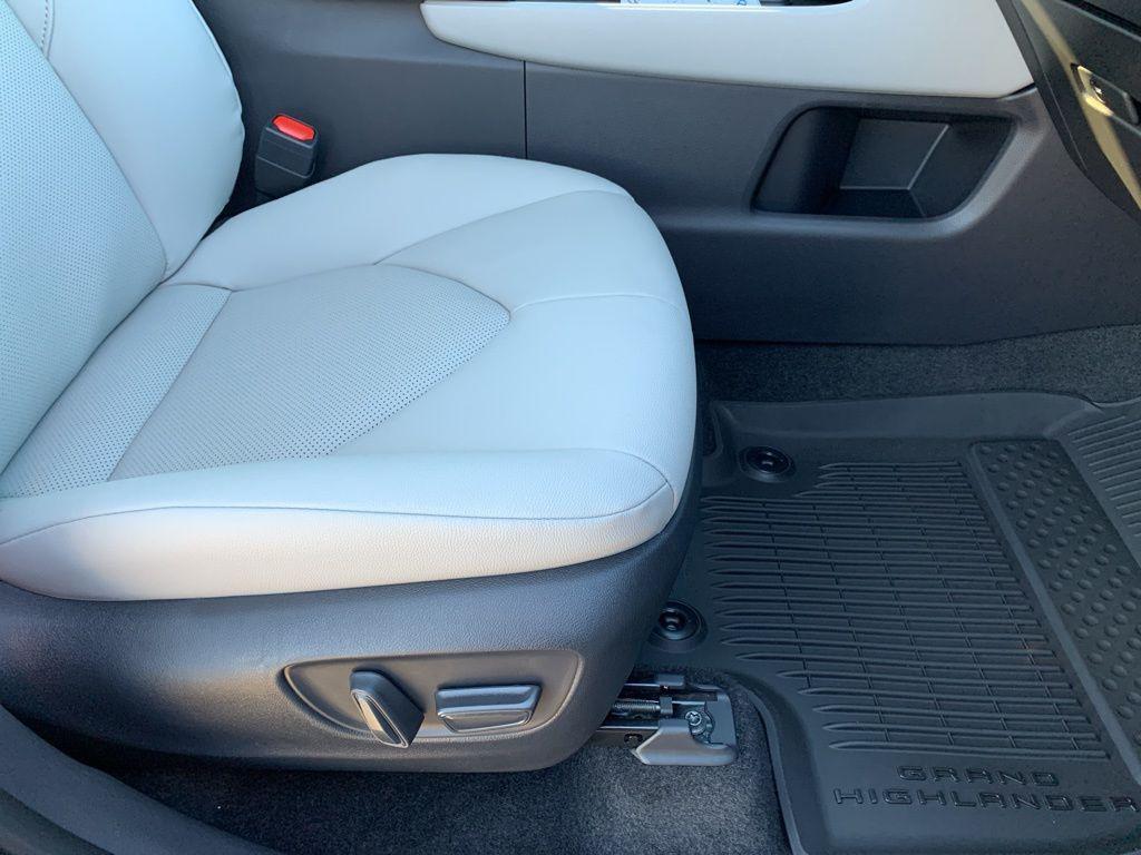new 2025 Toyota Grand Highlander car, priced at $44,920