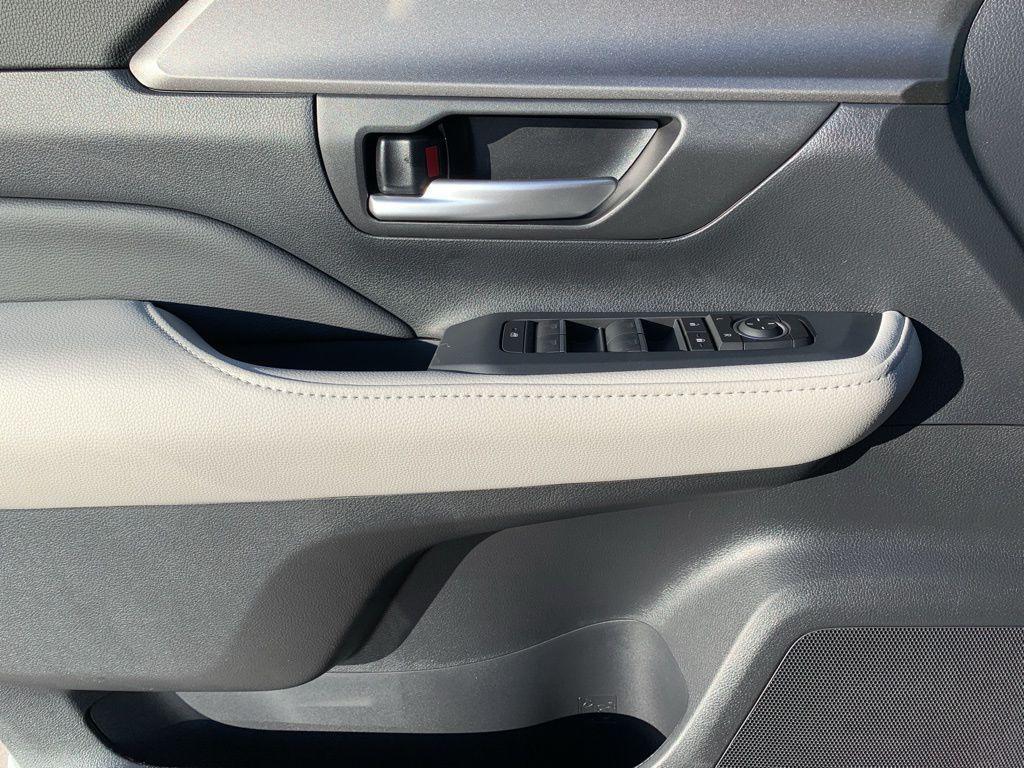 new 2025 Toyota Grand Highlander car, priced at $44,920