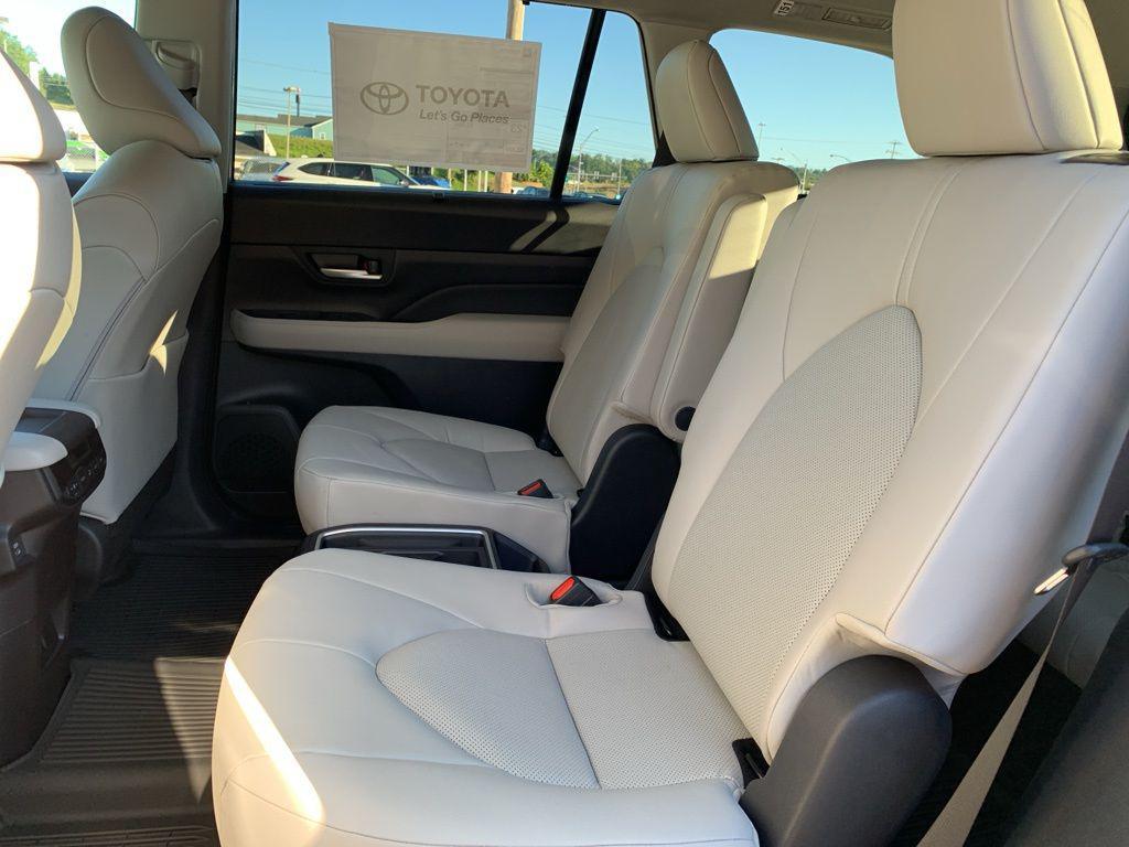 new 2025 Toyota Grand Highlander car, priced at $44,920