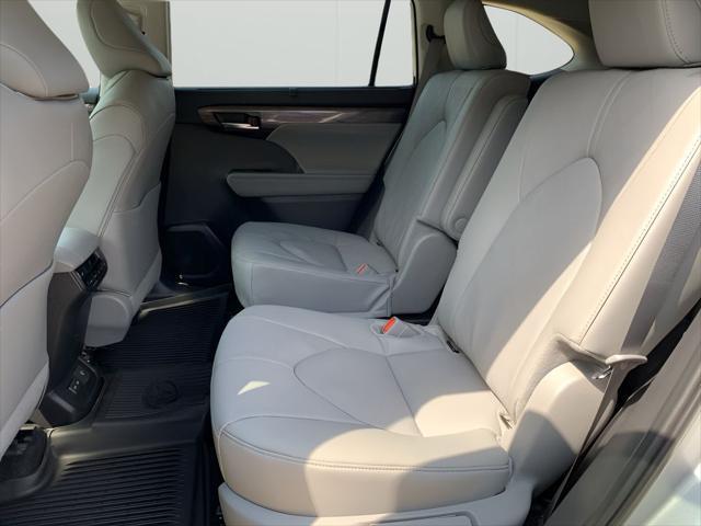 new 2025 Toyota Highlander car, priced at $54,283