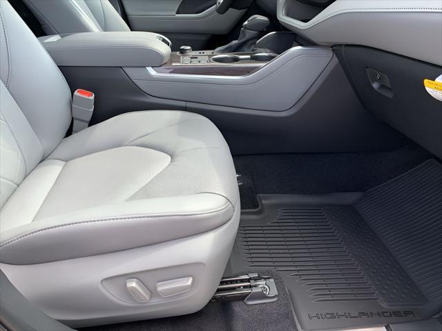 new 2025 Toyota Highlander car, priced at $54,283
