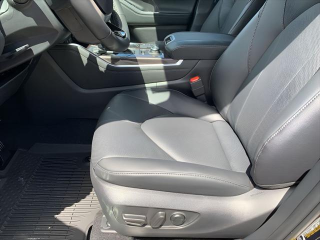 new 2025 Toyota Highlander car, priced at $52,782