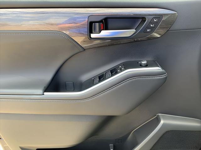 new 2025 Toyota Highlander car, priced at $52,782