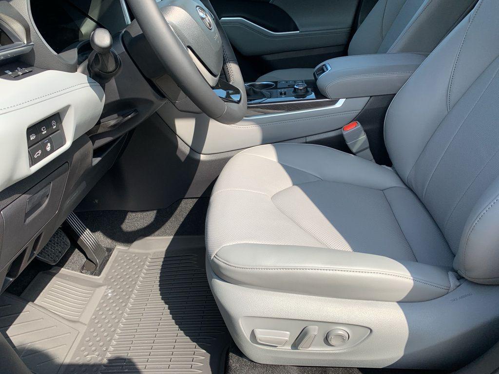 new 2025 Toyota Highlander car, priced at $48,534