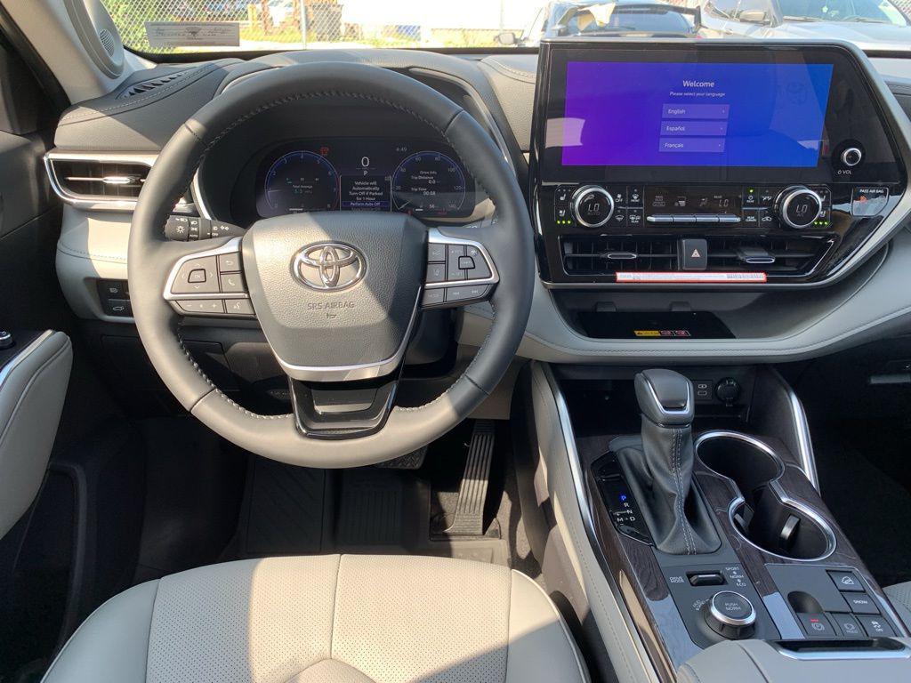 new 2025 Toyota Highlander car, priced at $48,534