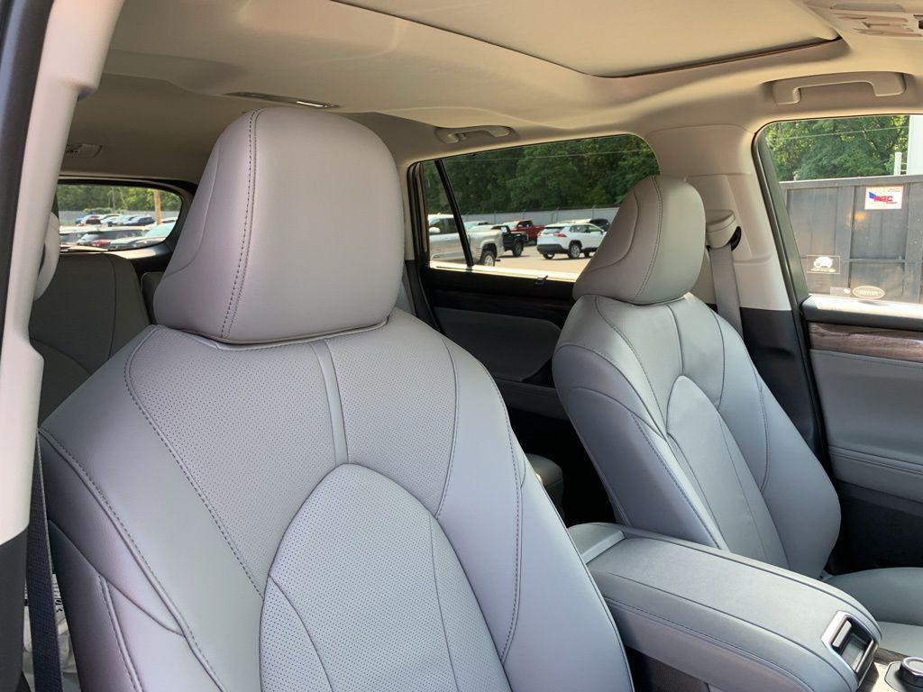 new 2025 Toyota Highlander car, priced at $48,534
