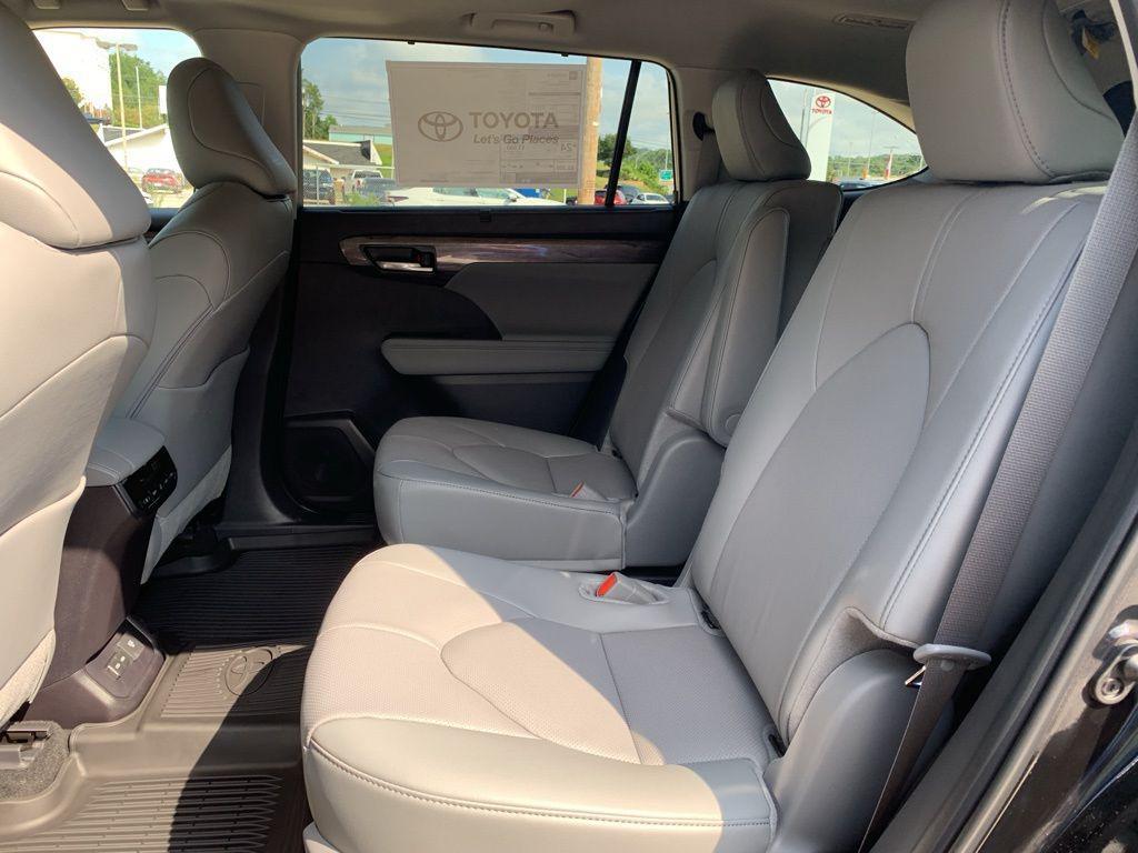 new 2025 Toyota Highlander car, priced at $48,534