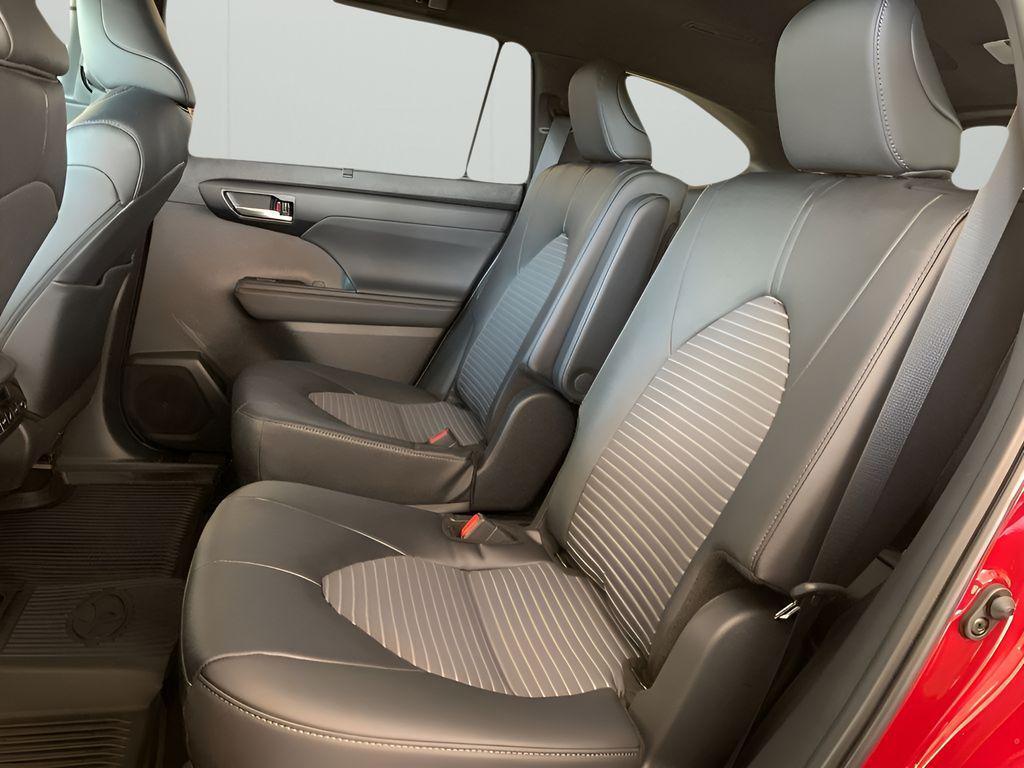 new 2025 Toyota Highlander car, priced at $46,683
